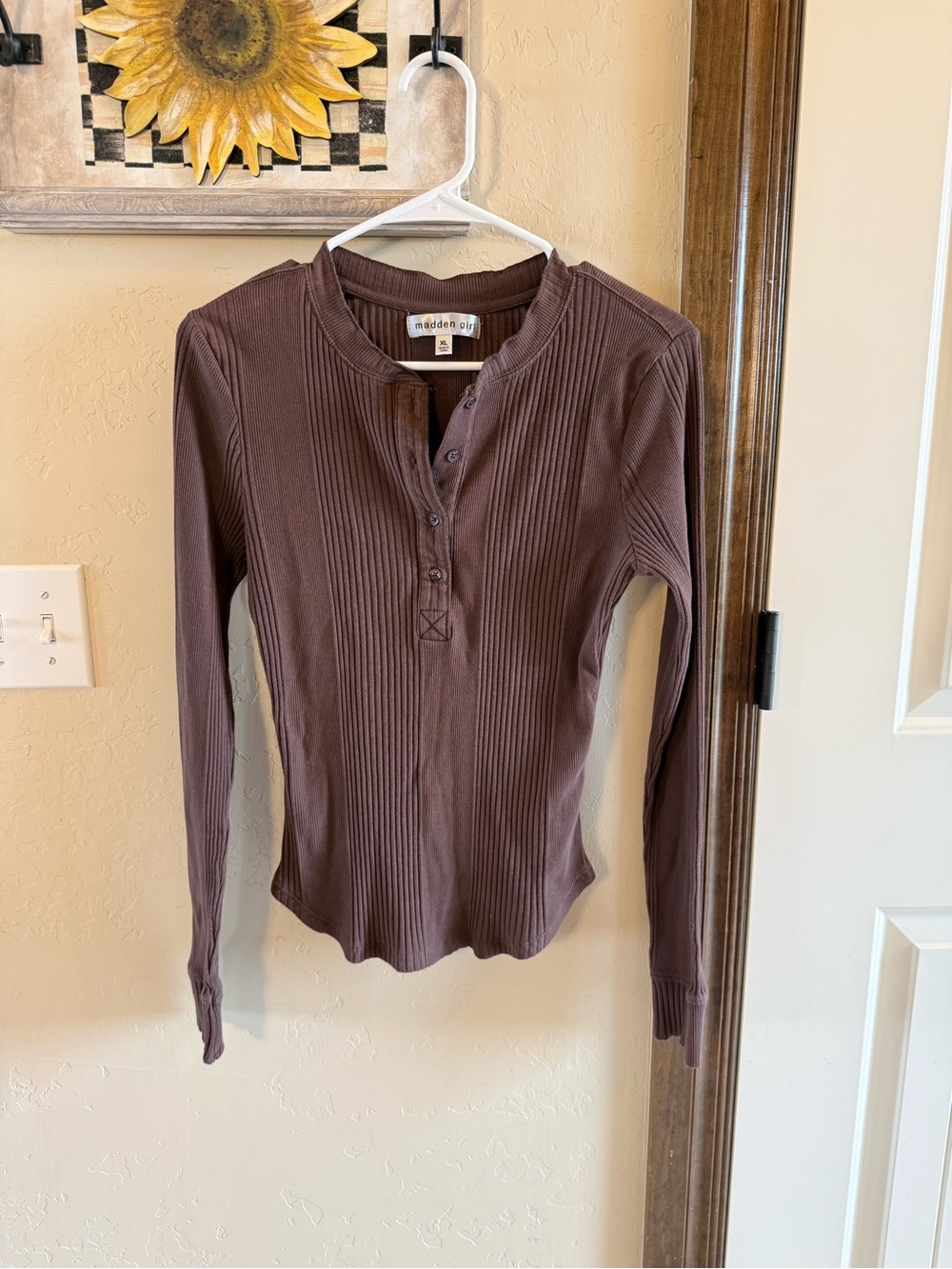 Madden Girl fits womens S/M Brown Ribbed Long-Sleeve Henley Top